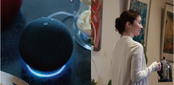 スマートスピーカーとケトルを持ち歩く女性